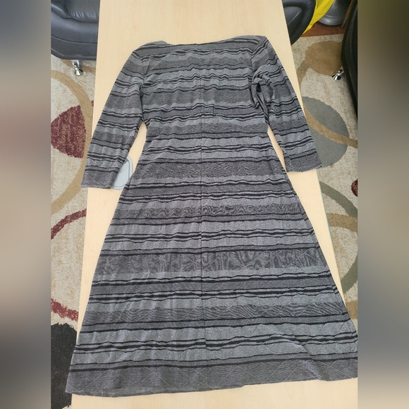Evan Picone Womens Dress Size 10 Grey & Black Striped - Picture 2 of 3